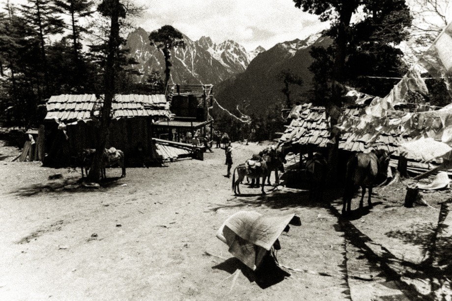 Na Zong La (przełęcz przed wioską Yubeng w okolicach Deqin) (Chiny 100 lat temu)